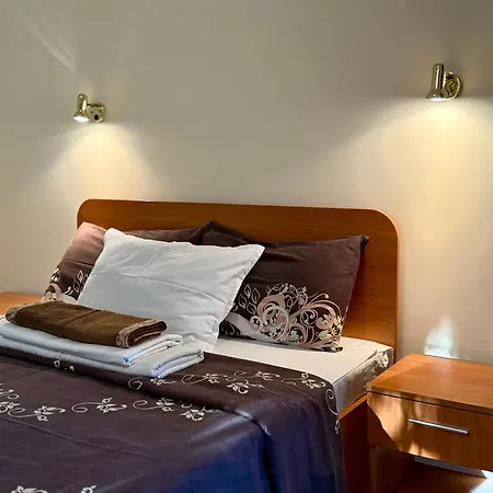 Guest House Olesya 招待所 3*